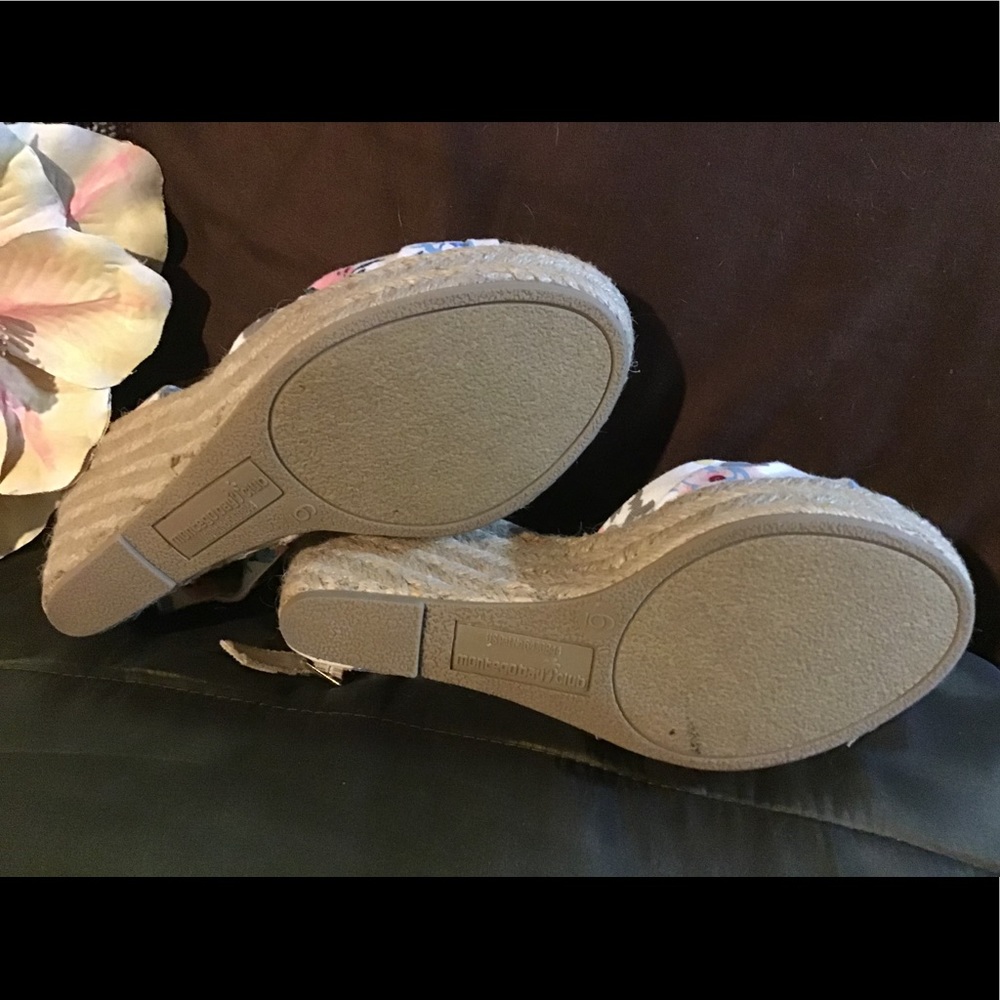 NWT MontegoBay Club - tropical  print strap wedges - Picture 6 of 7